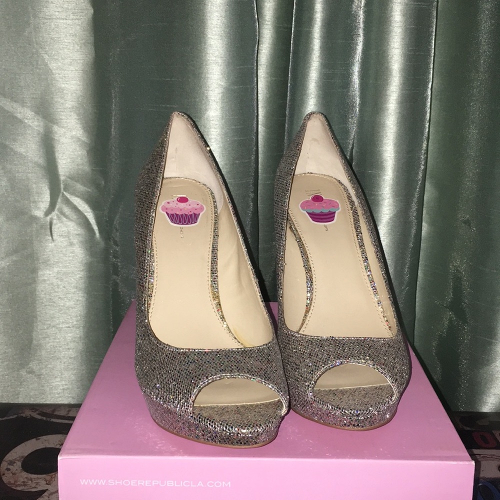 Inc confetti glitter pump. New.